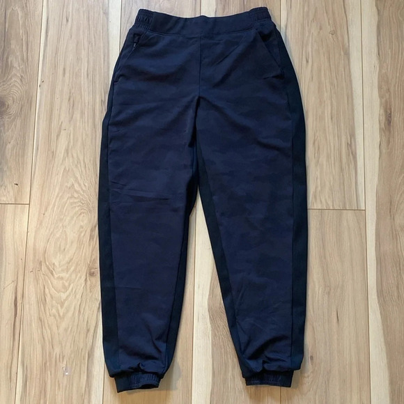 Athleta size 4 Brooklyn lined camo jogger - Picture 2 of 9